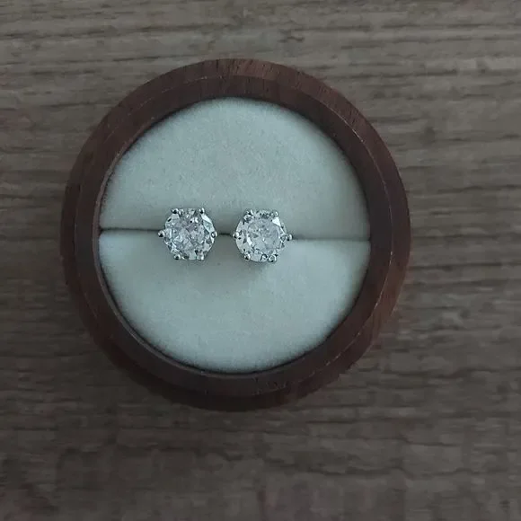 Platinum Plated 925 Silver Sterling Cubic Zircon Stud Earrings 7mm - Picture 8 of 8